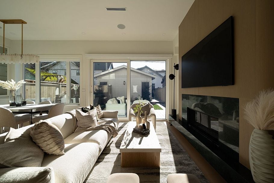 2 864 E 16th Avenue Vancouver, BC - 9