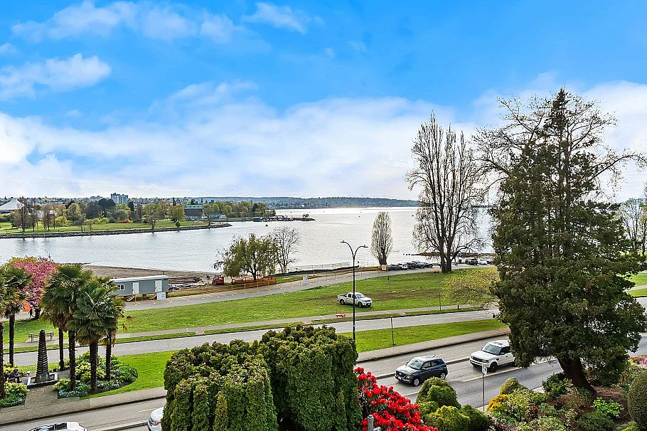 306 1311 Beach Avenue Vancouver, BC - 1