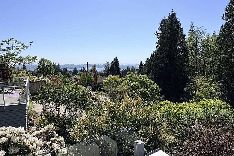4062 Norwood Avenue North Vancouver, BC - 39