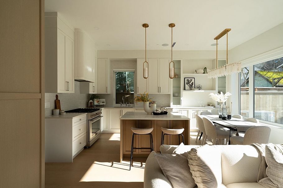 2 864 E 16th Avenue Vancouver, BC - 1