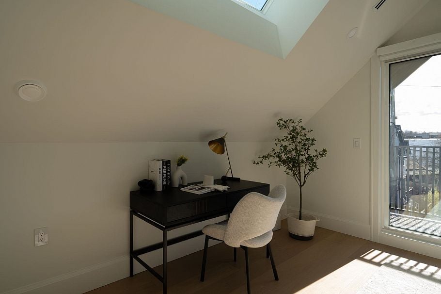 2 864 E 16th Avenue Vancouver, BC - 24