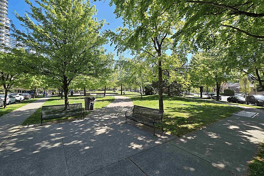 810 3663 Crowley Drive Vancouver, BC - 20