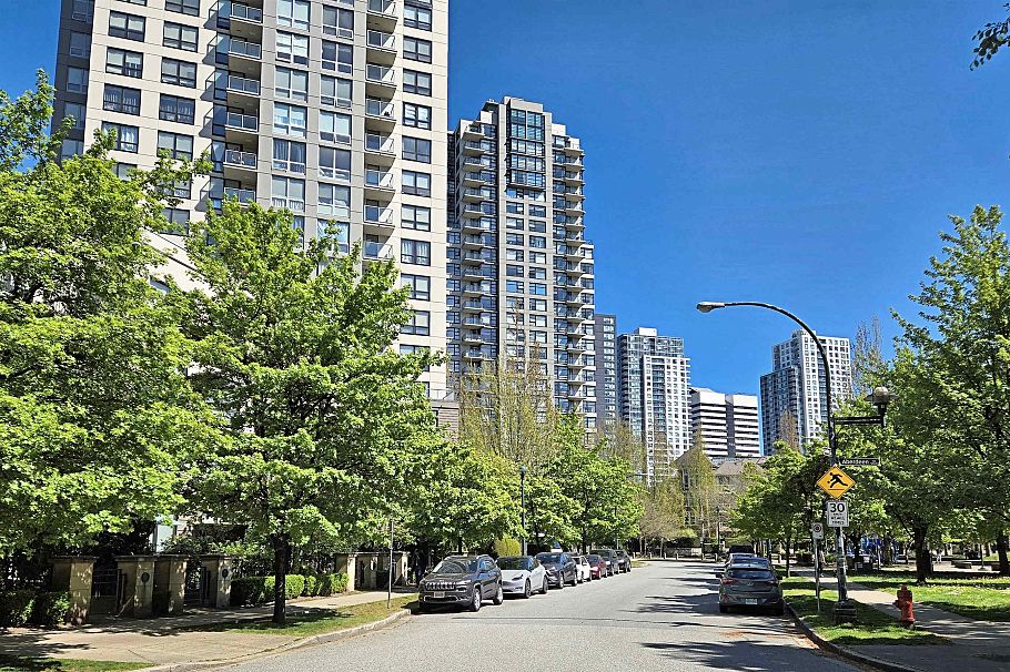 810 3663 Crowley Drive Vancouver, BC - 21