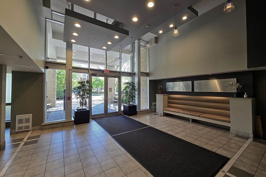 810 3663 Crowley Drive Vancouver, BC - 18