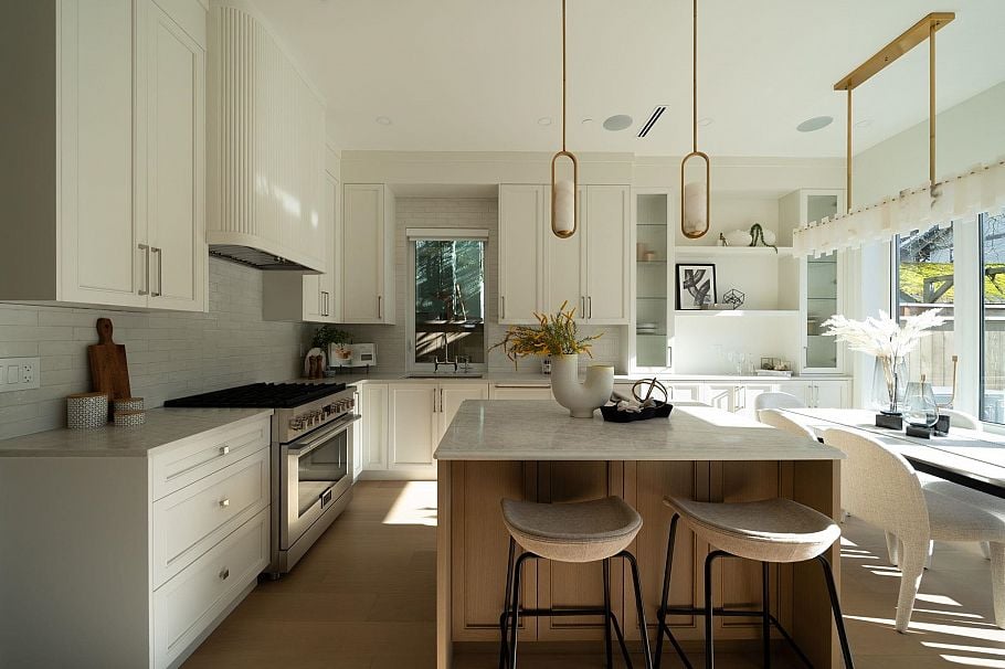 2 864 E 16th Avenue Vancouver, BC - 2