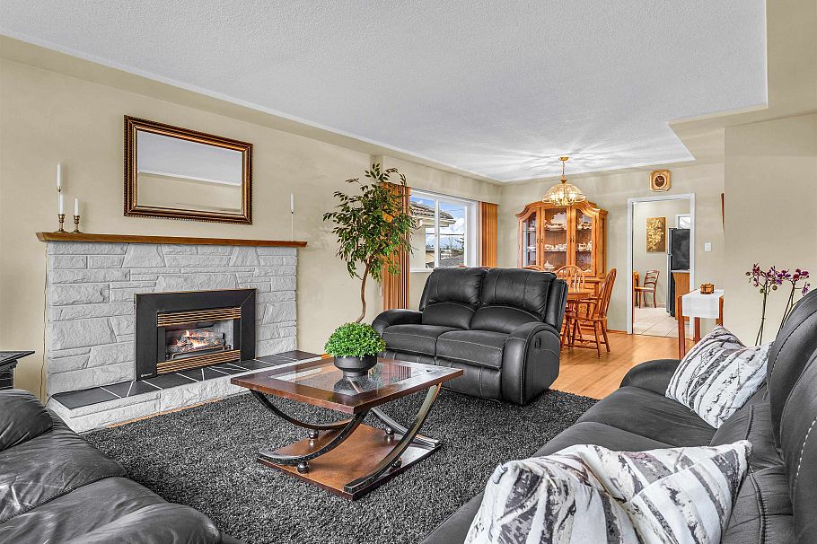 3031 E 16th Avenue Vancouver, BC - 3
