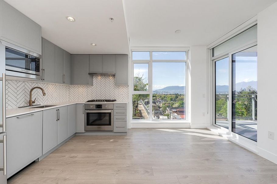 807 2435 Kingsway Vancouver, BC - 9