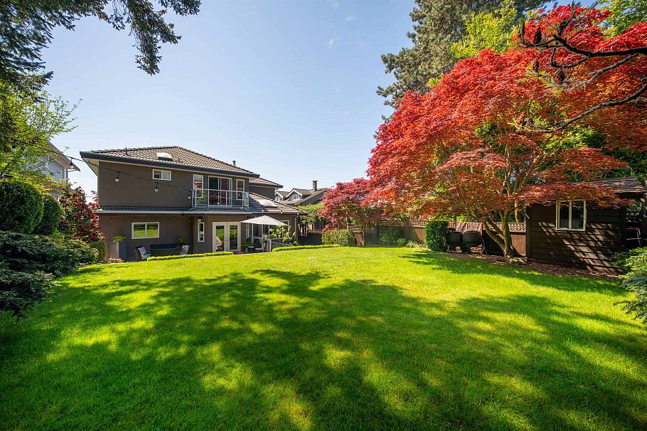 228 W Kings Road North Vancouver, BC - 40