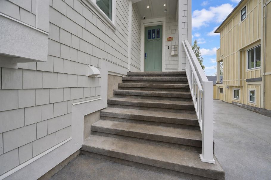 3112 W 42nd Avenue Vancouver, BC - 1