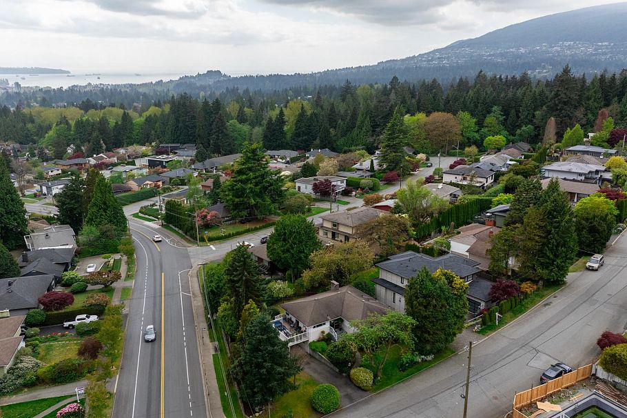 509 Granada Crescent North Vancouver, BC - 39