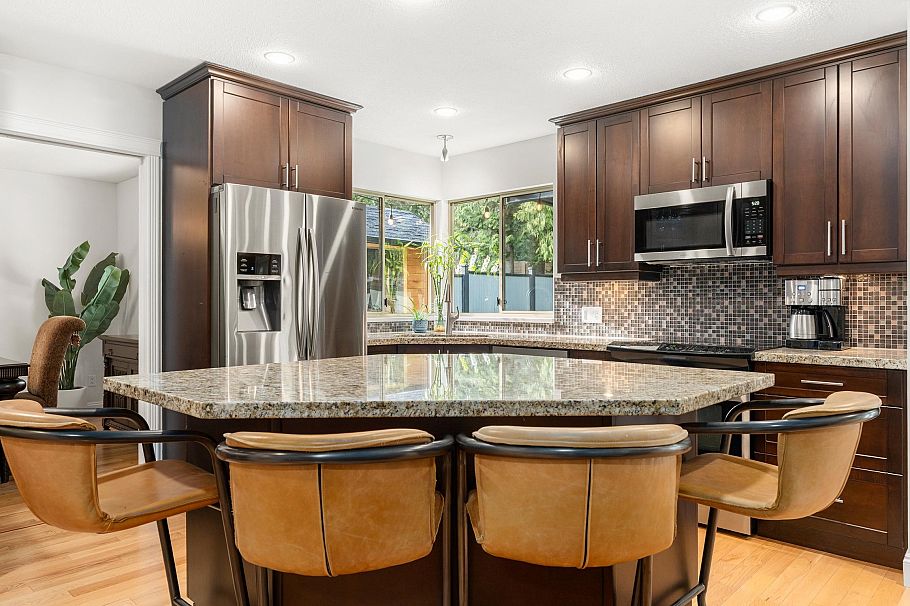 1216 Plateau Drive North Vancouver, BC - 16