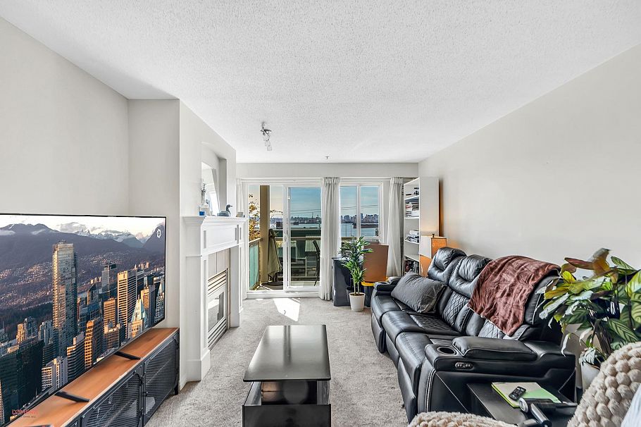 208 333 E 1st Street North Vancouver, BC - 4