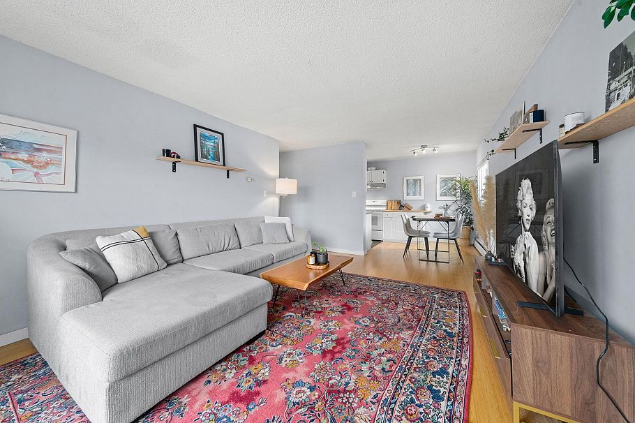 312 131 W 4th Street North Vancouver, BC - 2