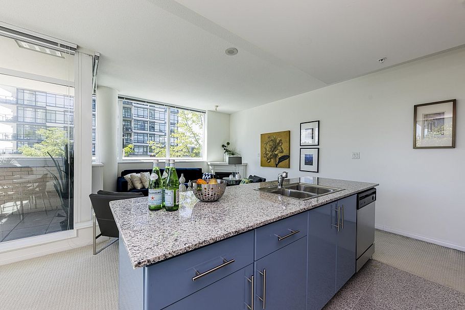 303 168 E Esplanade North Vancouver, BC - 12
