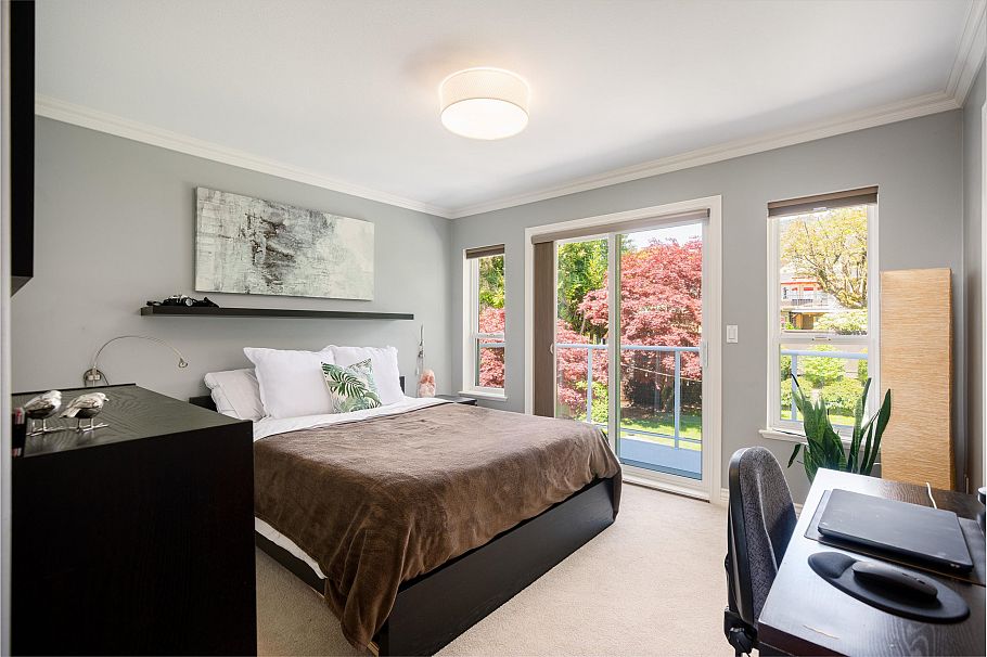 228 W Kings Road North Vancouver, BC - 27