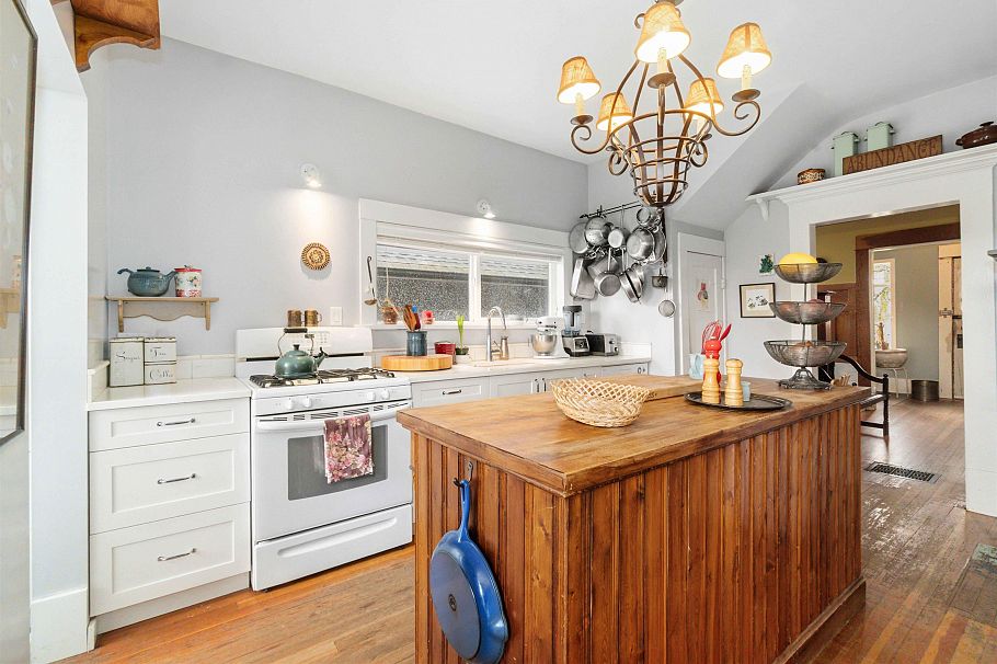 1783 E 37th Avenue Vancouver, BC - 4