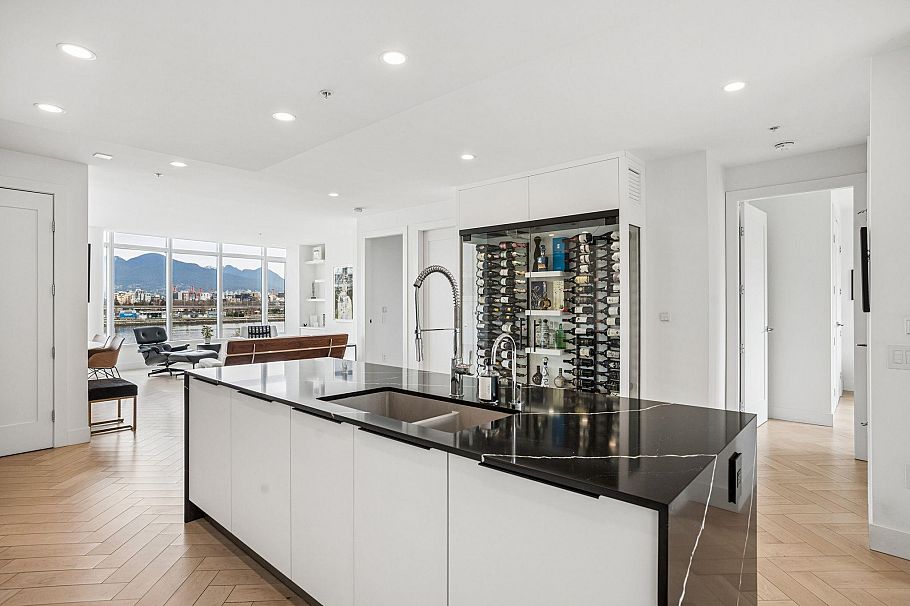 501 138 Athletes Way Vancouver, BC - 17