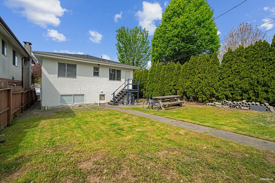 5702 Lancaster Street Vancouver, BC - 24