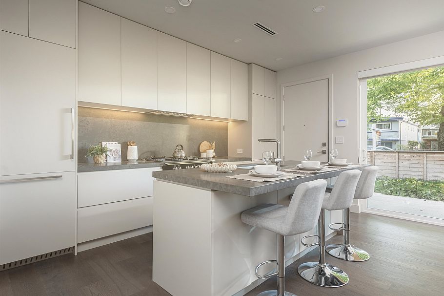1 638 E 46th Avenue Vancouver, BC - 5