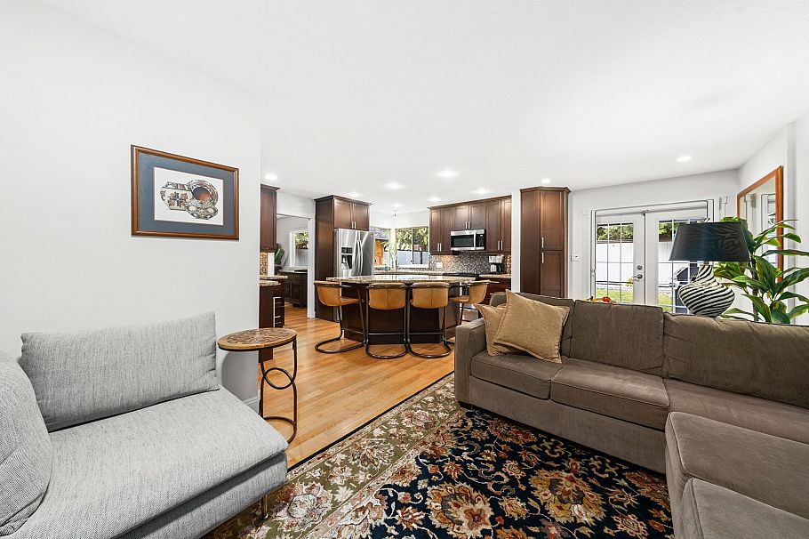 1216 Plateau Drive North Vancouver, BC - 17
