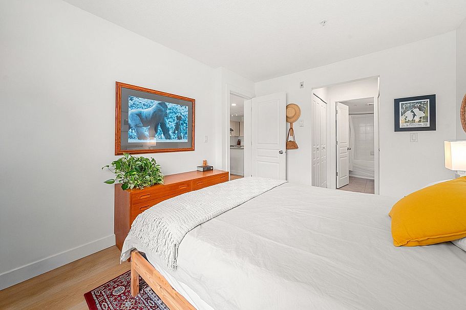 301 333 E 1st Street North Vancouver, BC - 18