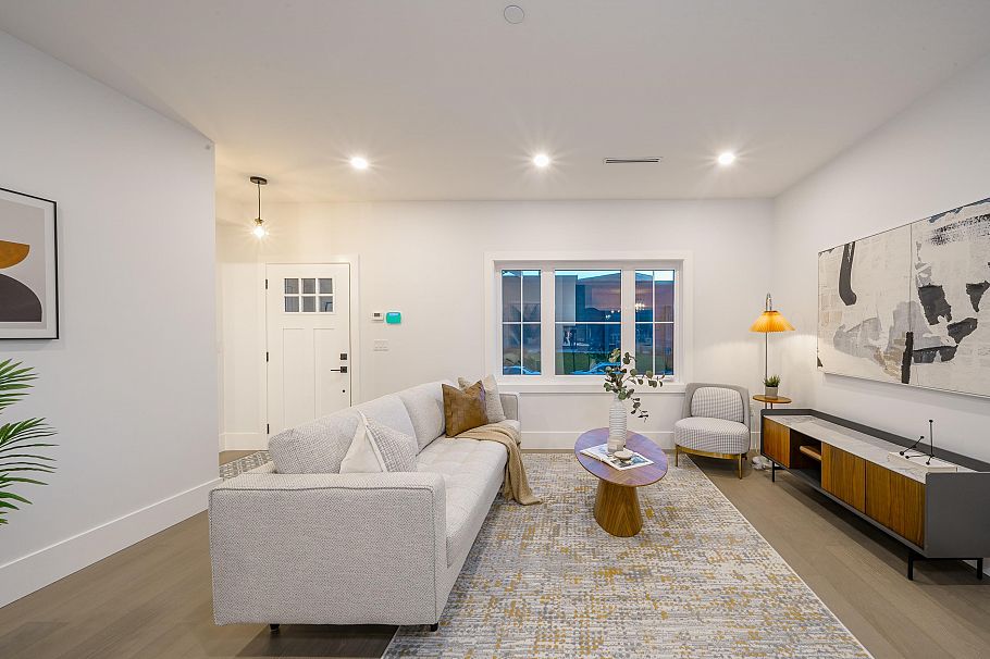 1 2735 W 8th Avenue Vancouver, BC - 3