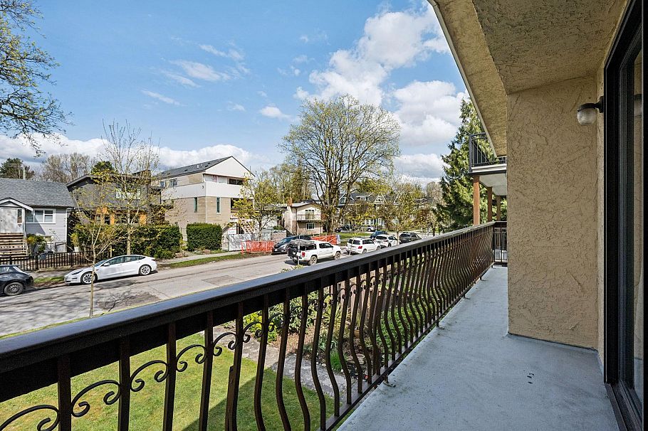 2050 E 13th Avenue Vancouver, BC - 9