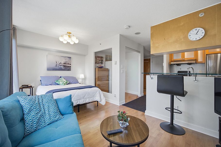 706 1003 Burnaby Street Vancouver, BC - 4