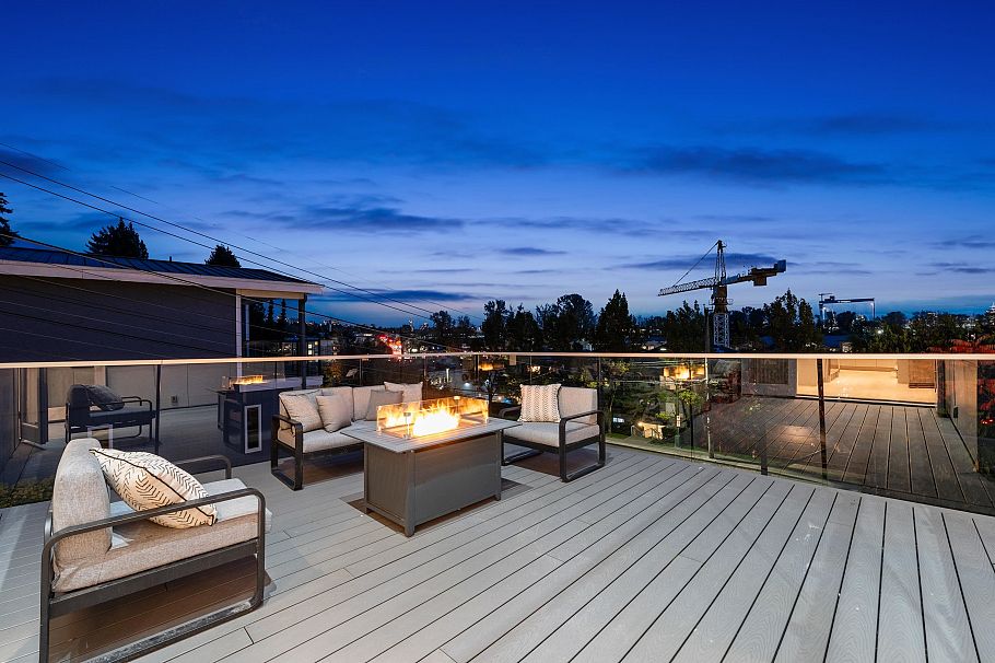 1140 W 17 Street North Vancouver, BC - 23