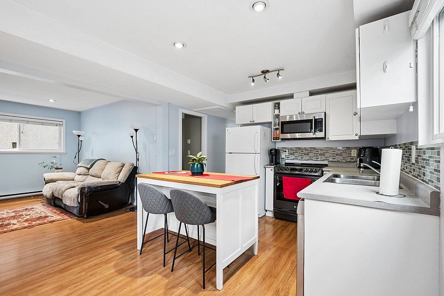 2050 E 13th Avenue Vancouver, BC - 33