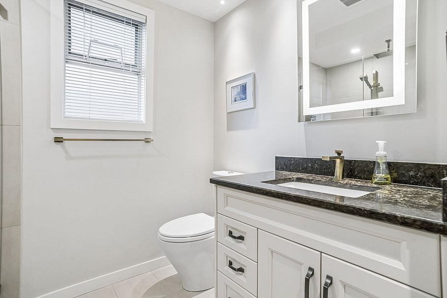 2828 W 23rd Avenue Vancouver, BC - 23