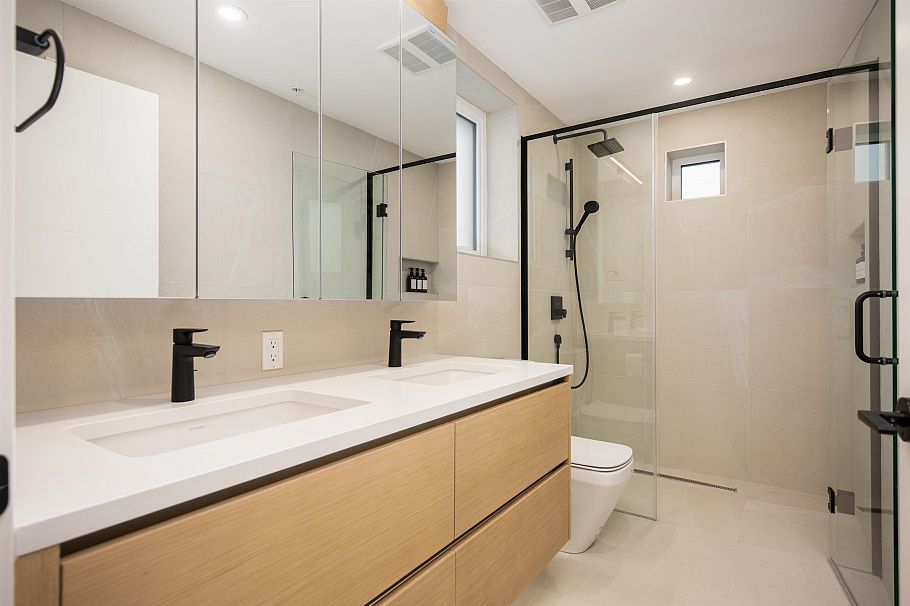 2 128 W Woodstock Avenue Vancouver, BC - 8