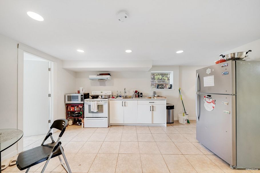 5702 Lancaster Street Vancouver, BC - 15