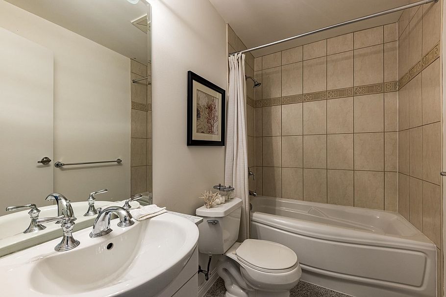 303 168 E Esplanade North Vancouver, BC - 19