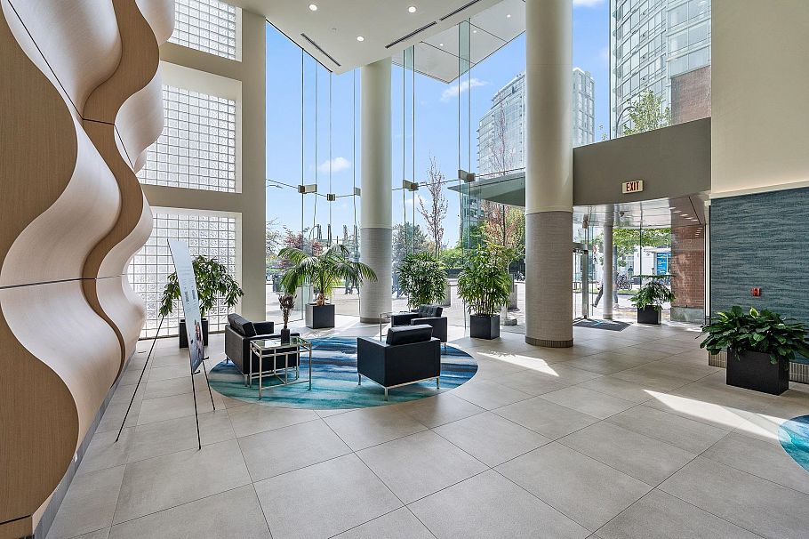 3605 1199 Marinaside Crescent Vancouver, BC - 2