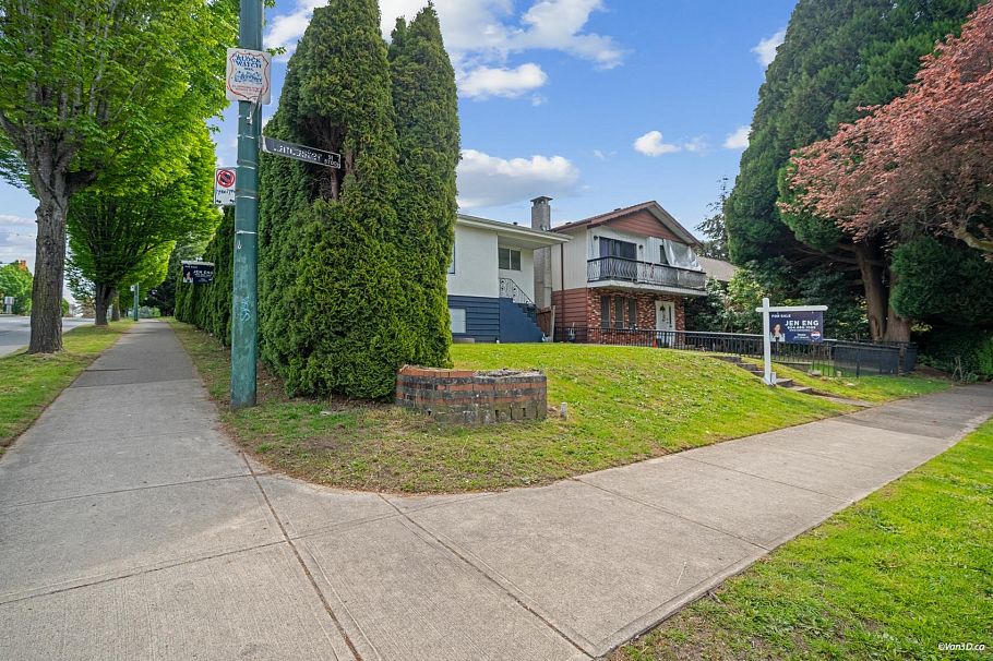 5702 Lancaster Street Vancouver, BC - 4