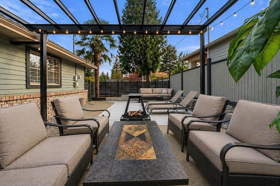 1216 Plateau Drive North Vancouver, BC - 2