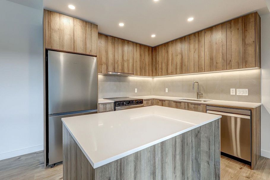 206 3594 Malsum Drive North Vancouver, BC - 12