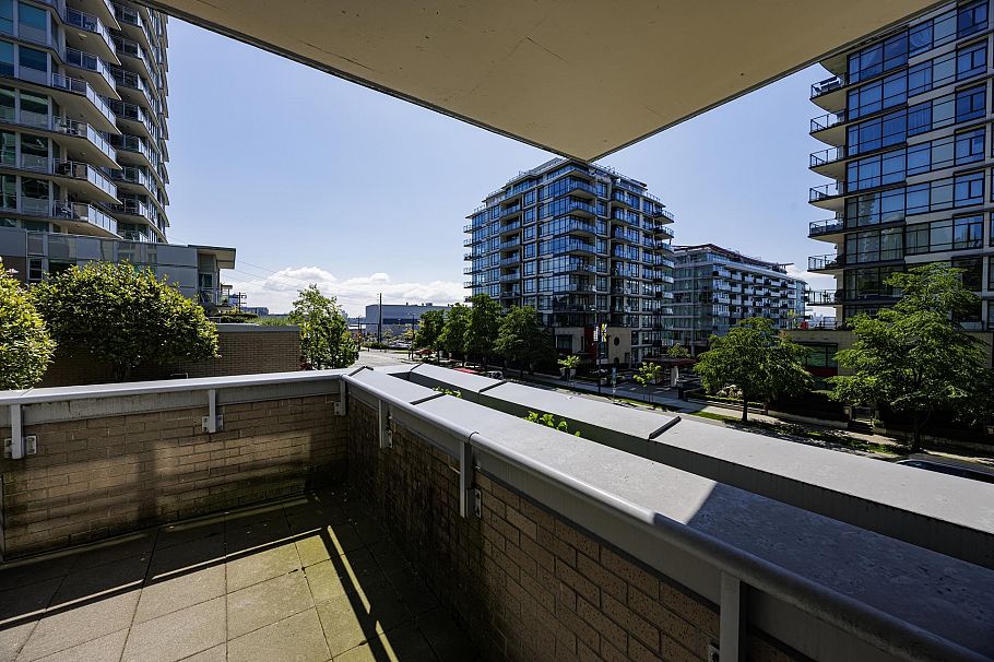 303 168 E Esplanade North Vancouver, BC - 6