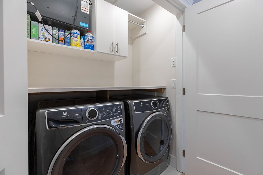 215 E 22nd Street North Vancouver, BC - 18