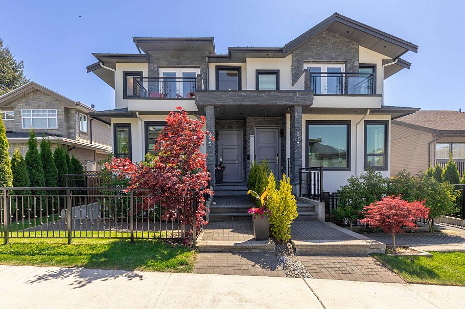 215 E 22nd Street North Vancouver, BC - 30