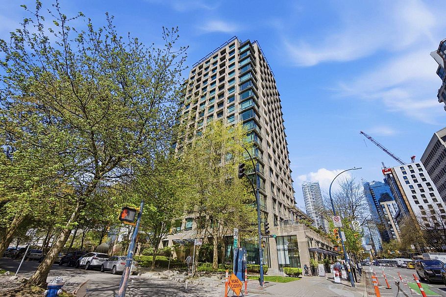 706 1003 Burnaby Street Vancouver, BC - 1