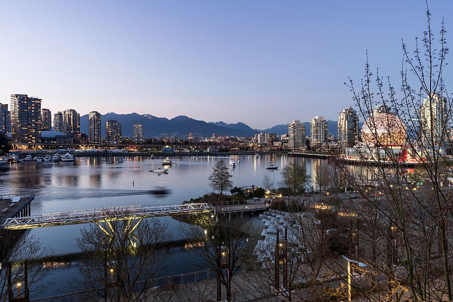 501 138 Athletes Way Vancouver, BC - 39
