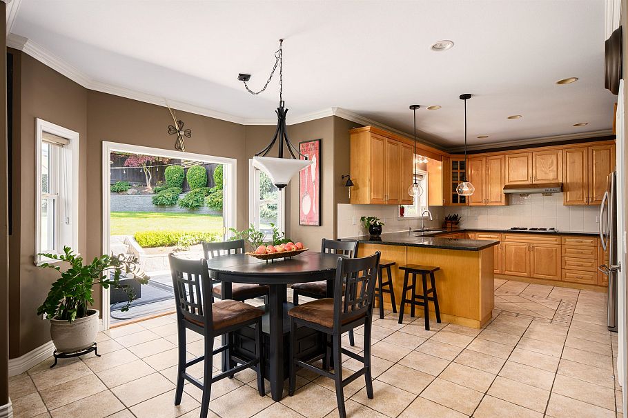 228 W Kings Road North Vancouver, BC - 10