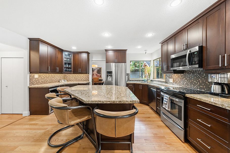 1216 Plateau Drive North Vancouver, BC - 13