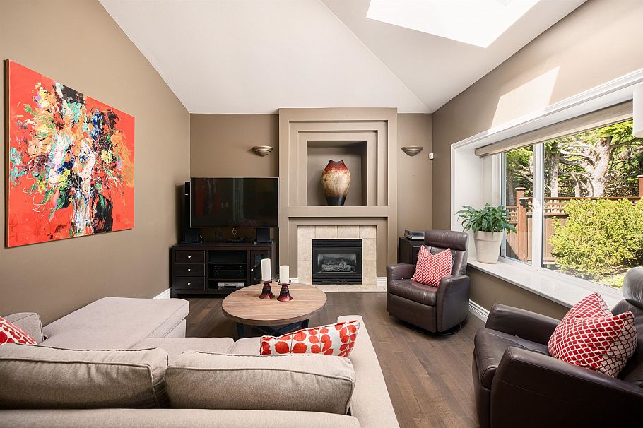228 W Kings Road North Vancouver, BC - 8