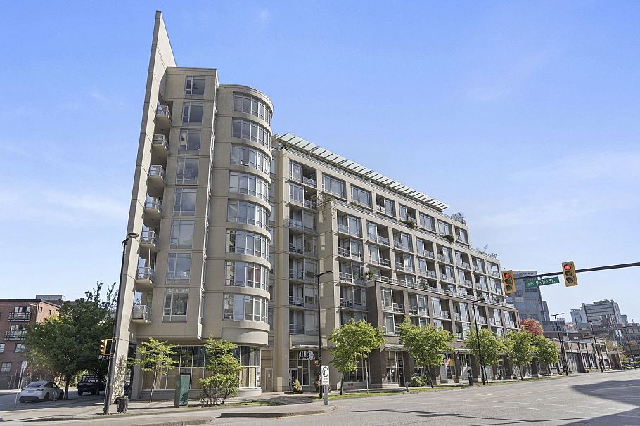 304 2055 Yukon Street Vancouver, BC - 1