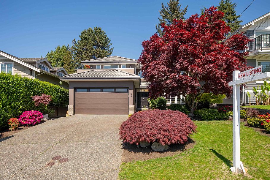 228 W Kings Road North Vancouver, BC - 1