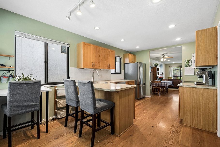 2050 E 13th Avenue Vancouver, BC - 16