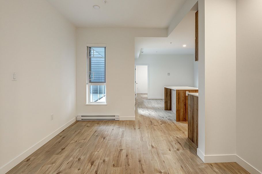 206 3594 Malsum Drive North Vancouver, BC - 4